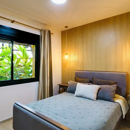 Heavean Garden Flat شقة *