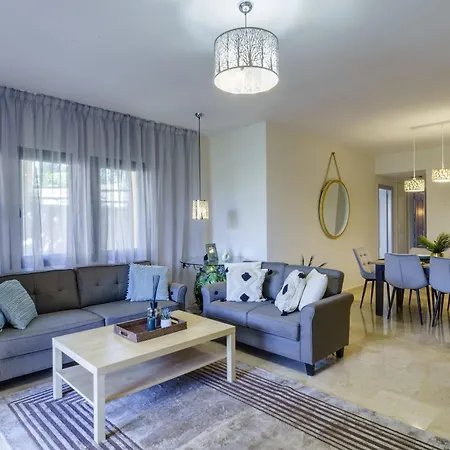 Heavean Garden Flat شقة *